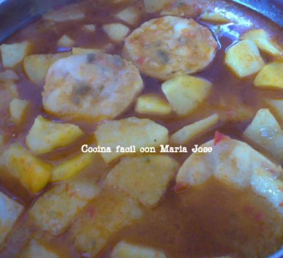 MEDALLONES DE MERLUZA EN SALSA CON PATATAS